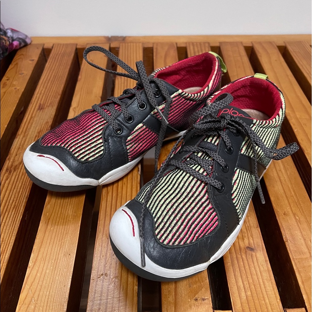 Colorful PLAE kids sneakers!